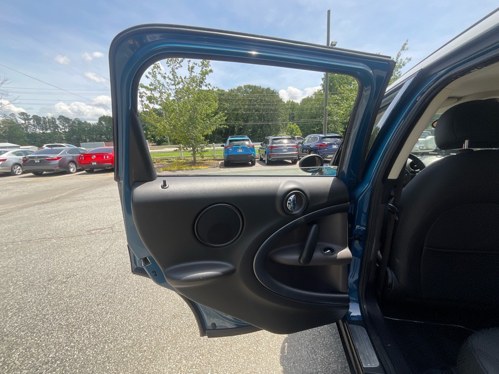 2011 MINI Cooper Image 38