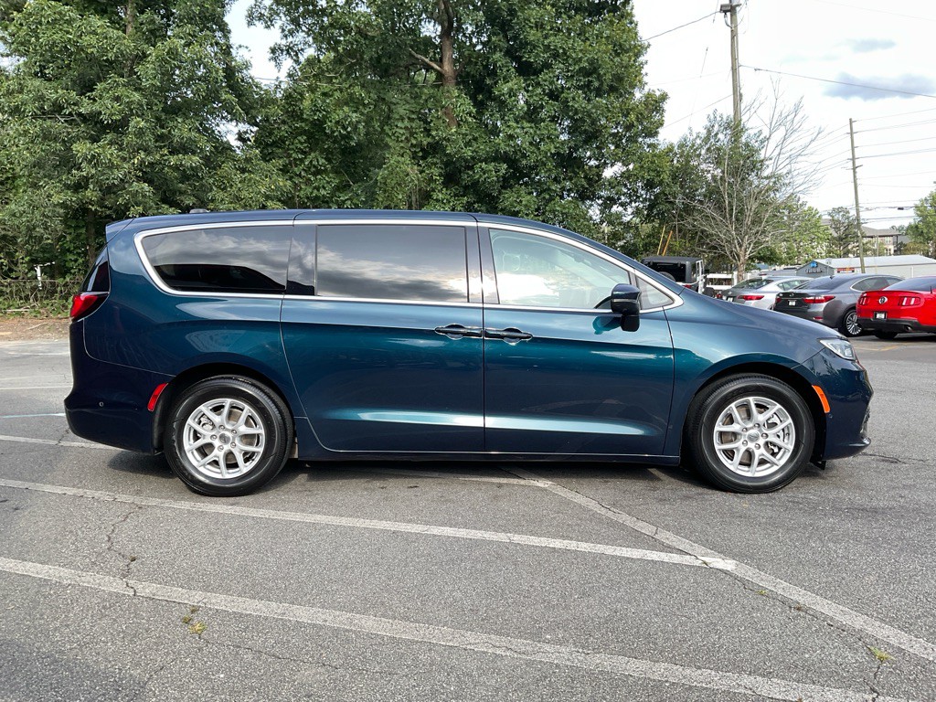 2023 Chrysler Pacifica Image 4