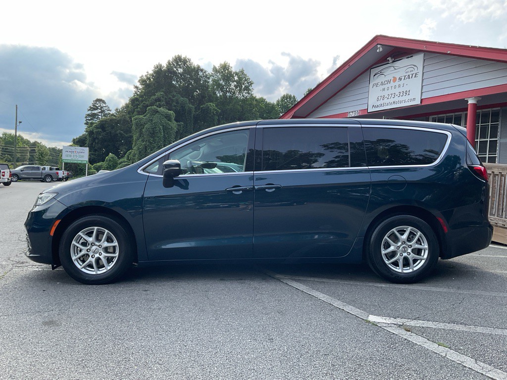 2023 Chrysler Pacifica Image 8
