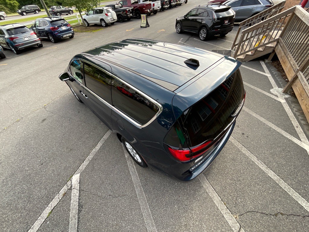 2023 Chrysler Pacifica Image 10