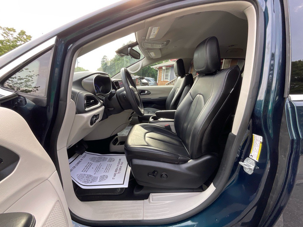 2023 Chrysler Pacifica Image 13