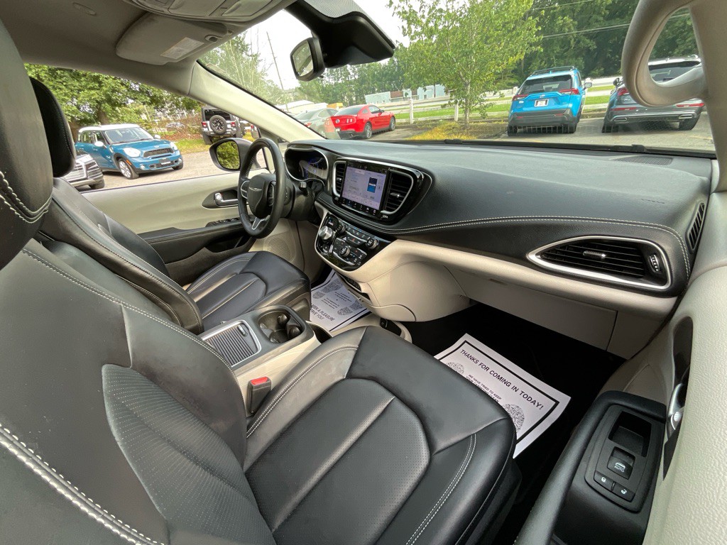 2023 Chrysler Pacifica Image 17
