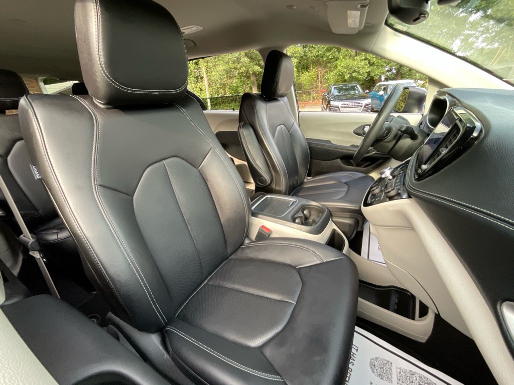 2023 Chrysler Pacifica Image 18