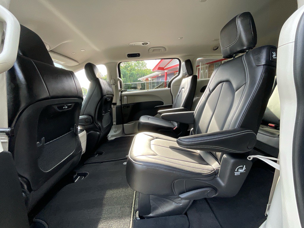 2023 Chrysler Pacifica Image 28