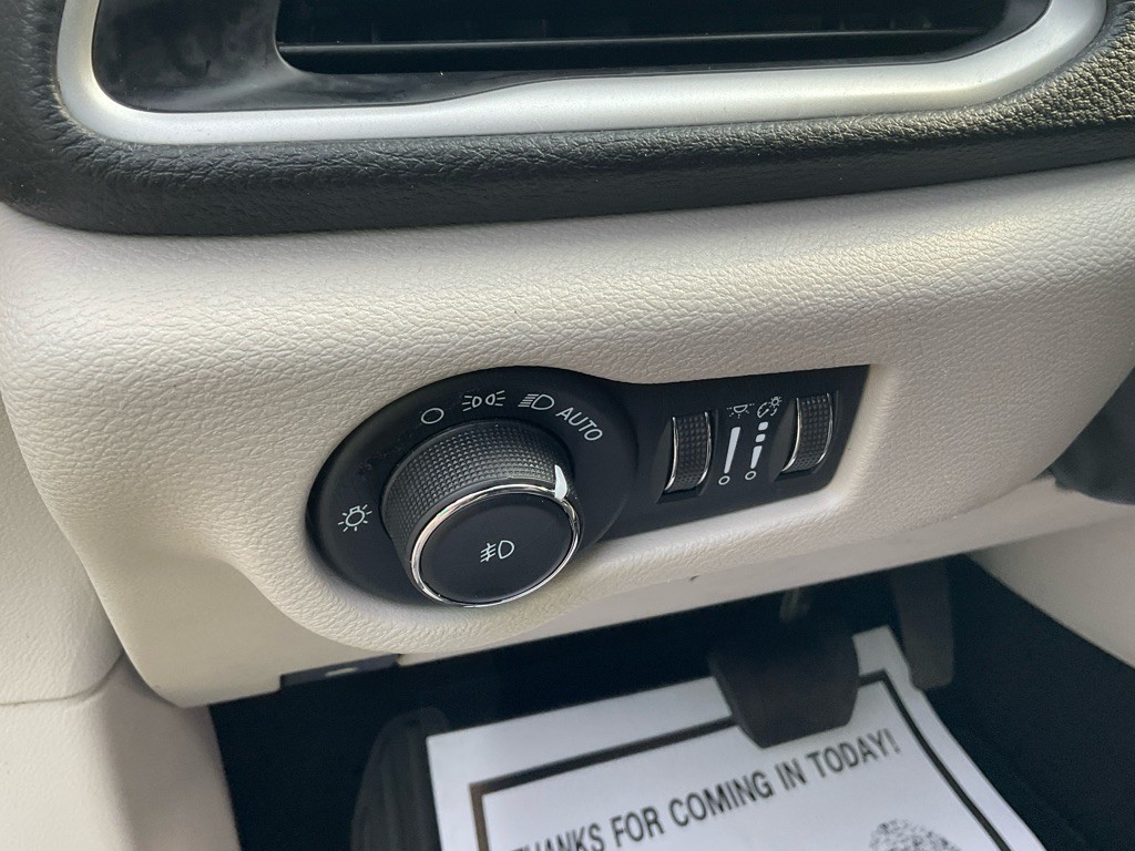 2023 Chrysler Pacifica Image 43
