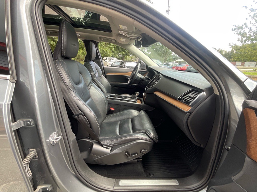 2019 Volvo XC90 Image 17