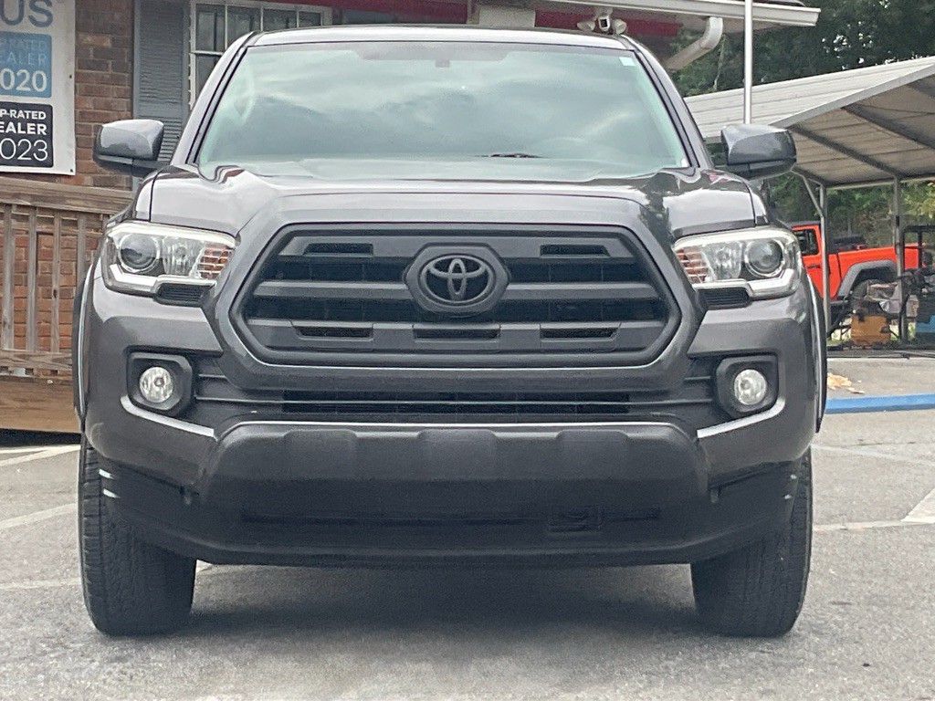 2017 Toyota Tacoma Image 2
