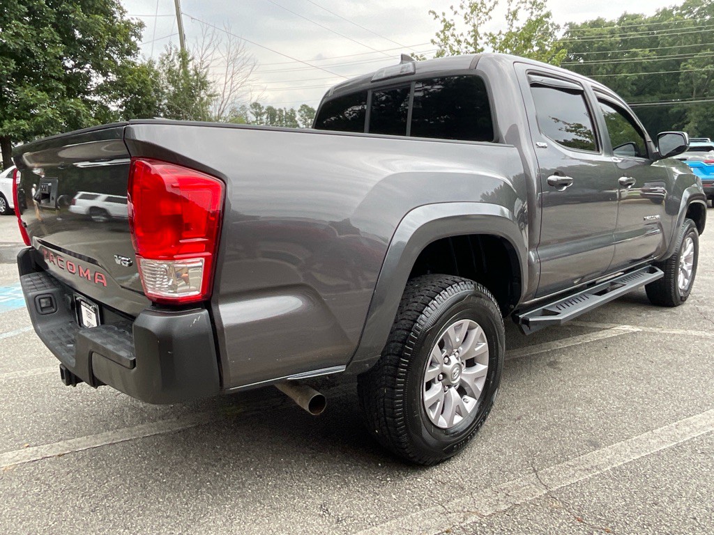 2017 Toyota Tacoma Image 5