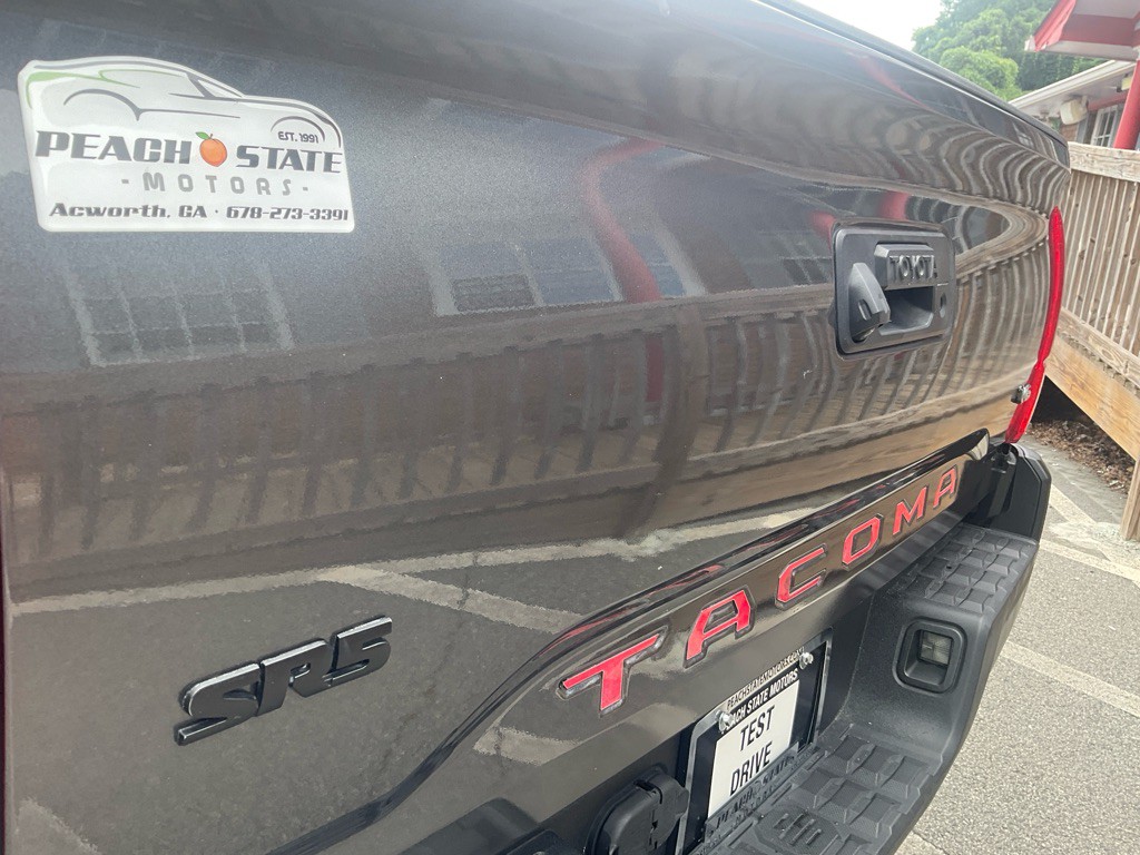 2017 Toyota Tacoma Image 9