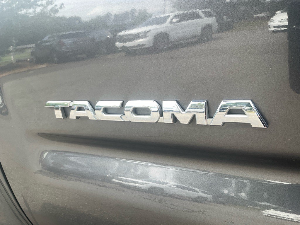 2017 Toyota Tacoma Image 11
