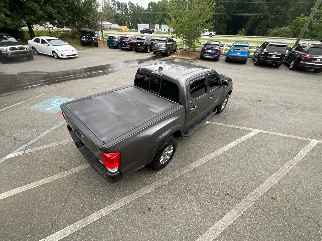 2017 Toyota Tacoma Image 12