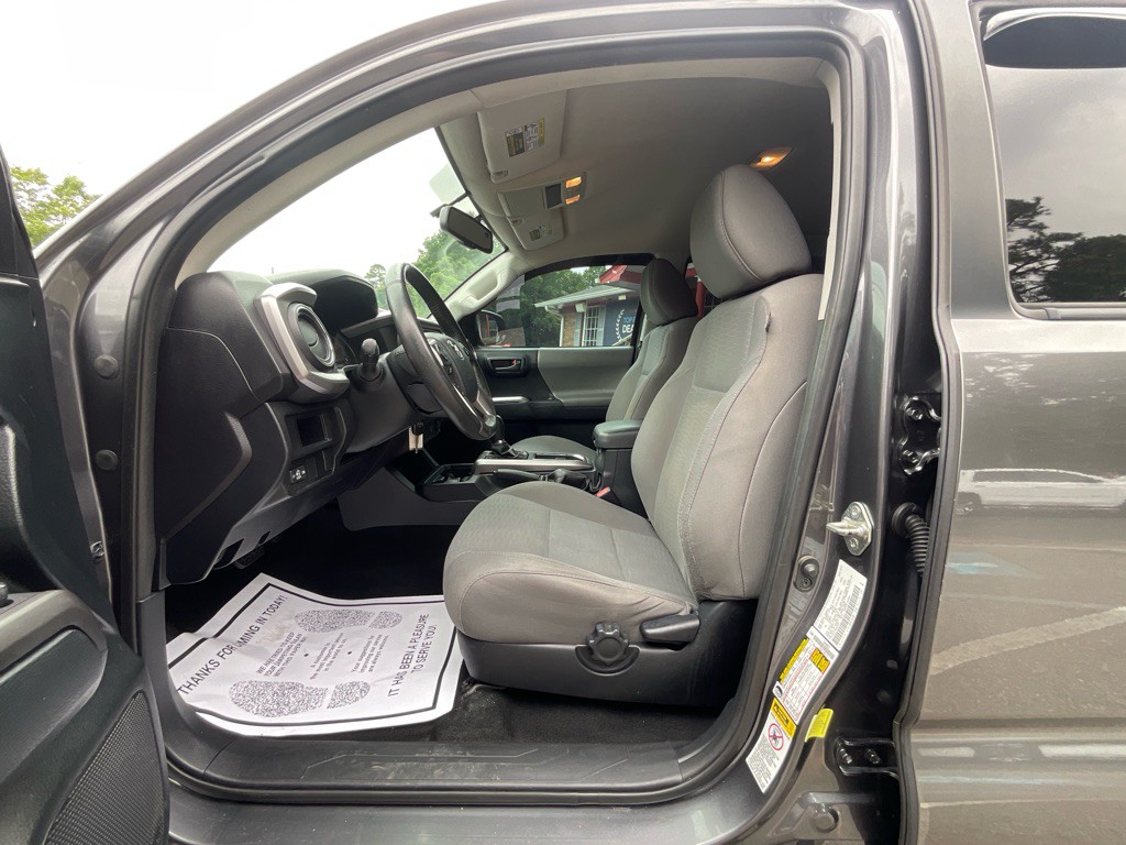 2017 Toyota Tacoma Image 15