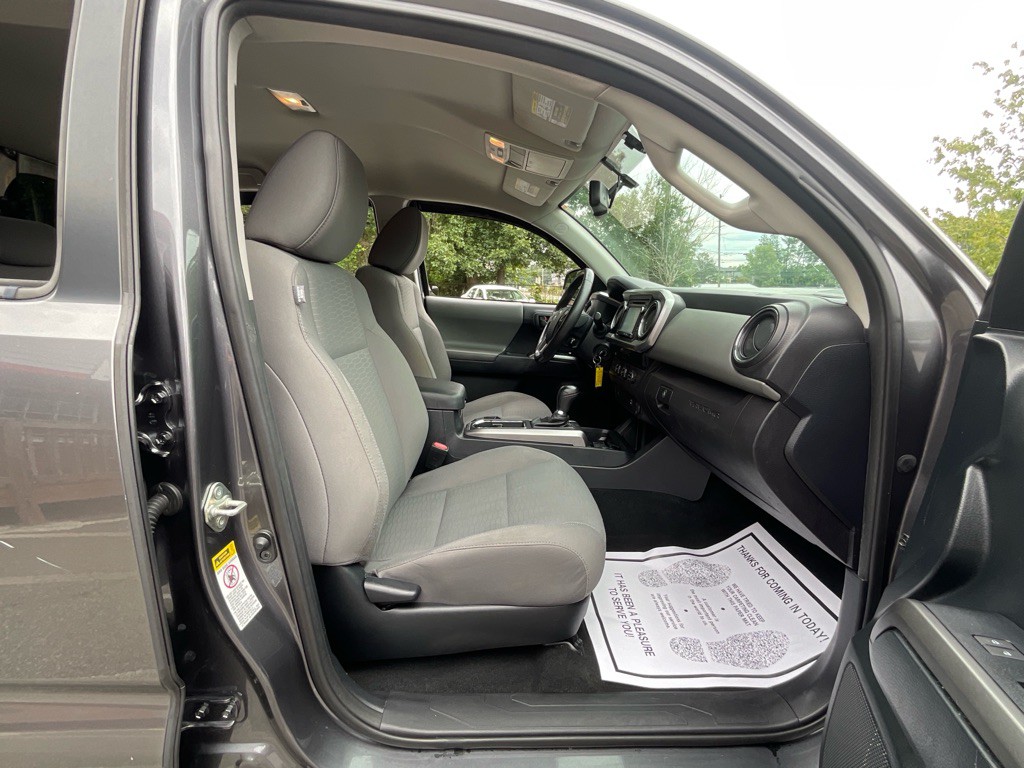2017 Toyota Tacoma Image 18