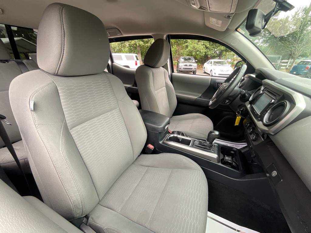 2017 Toyota Tacoma Image 20