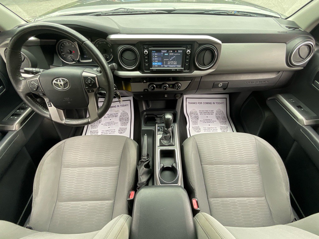 2017 Toyota Tacoma Image 22