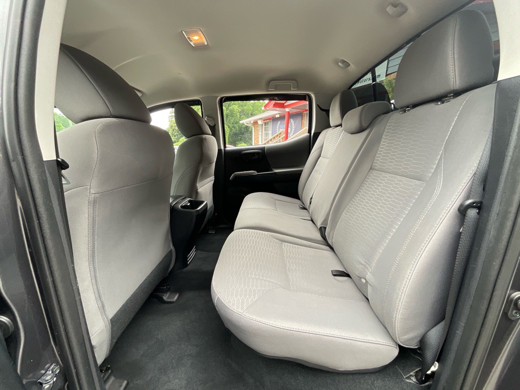 2017 Toyota Tacoma Image 29