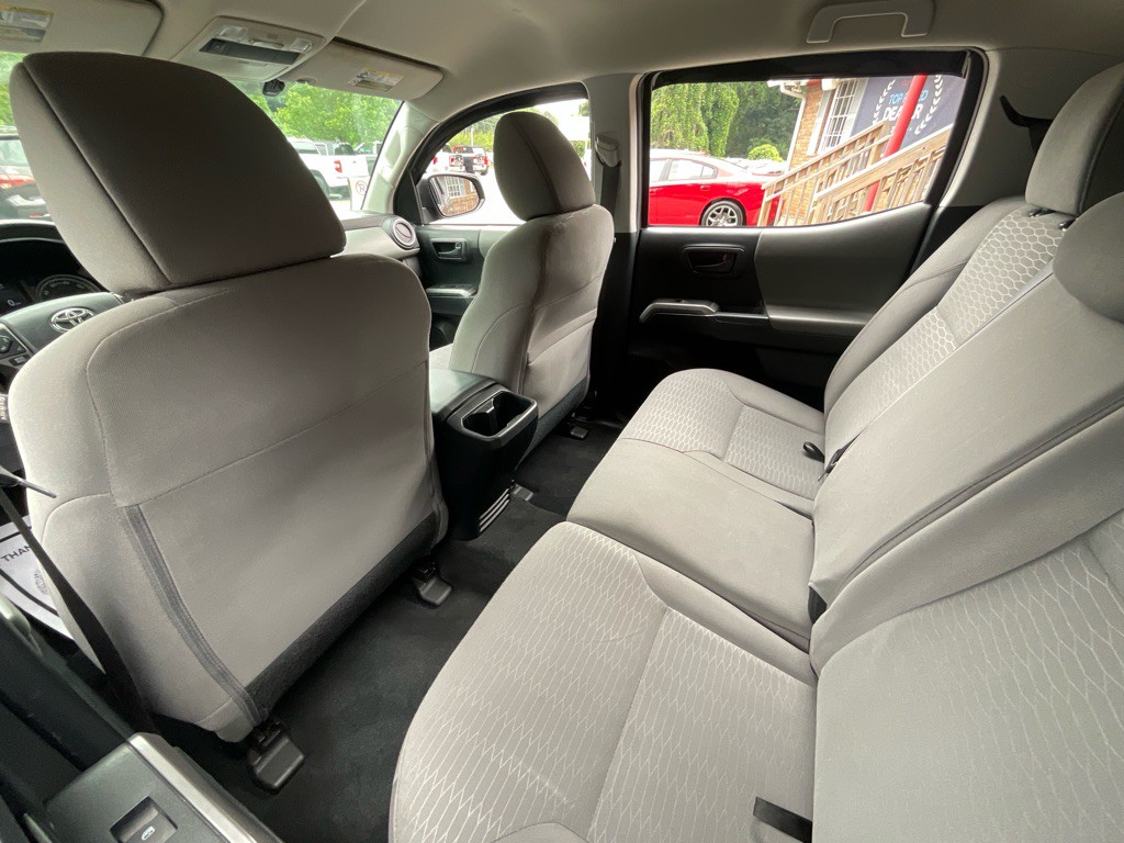 2017 Toyota Tacoma Image 30