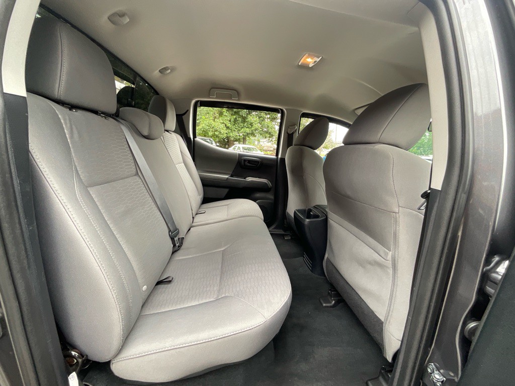 2017 Toyota Tacoma Image 32
