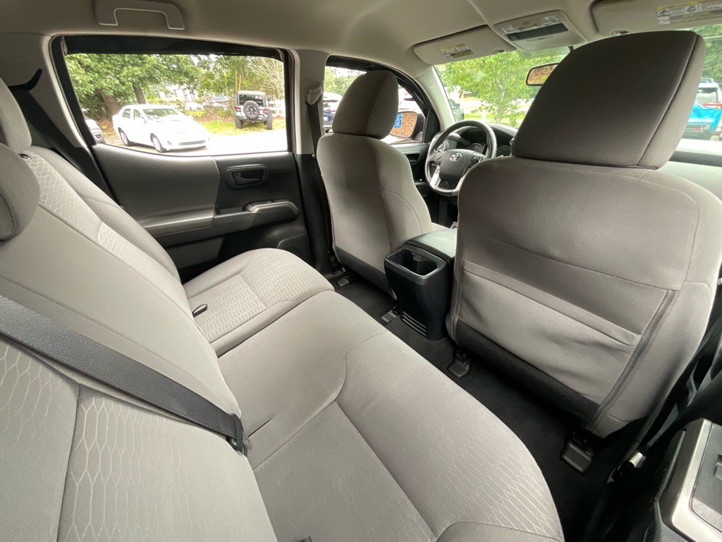 2017 Toyota Tacoma Image 33
