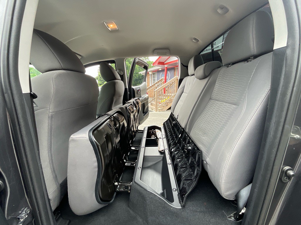 2017 Toyota Tacoma Image 36