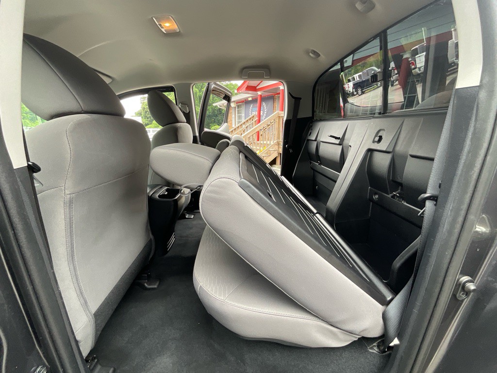 2017 Toyota Tacoma Image 37