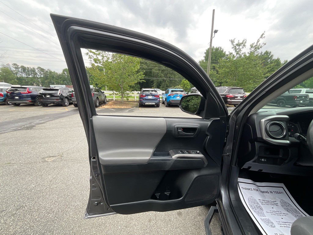 2017 Toyota Tacoma Image 41