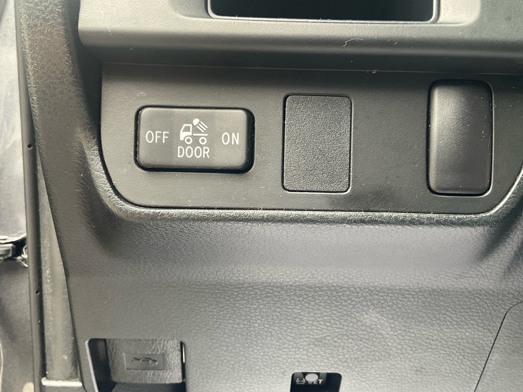 2017 Toyota Tacoma Image 43