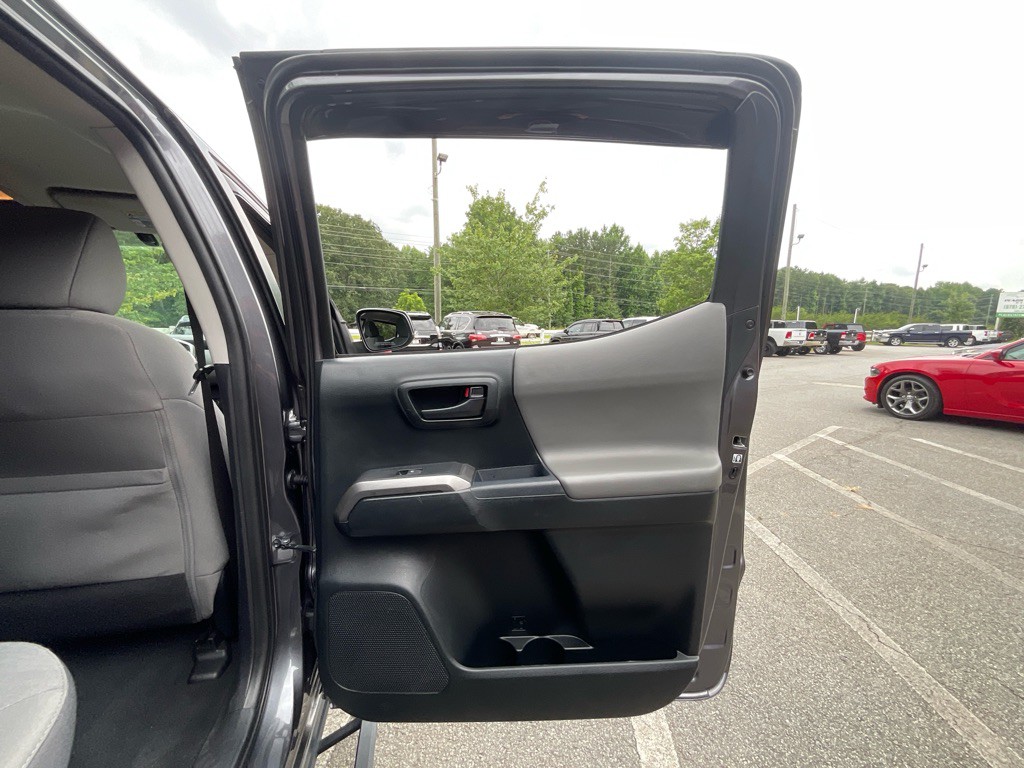 2017 Toyota Tacoma Image 46