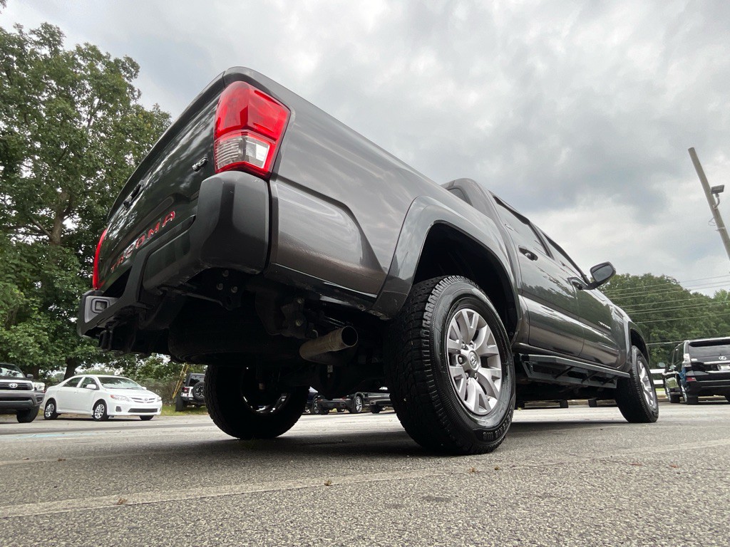 2017 Toyota Tacoma Image 48