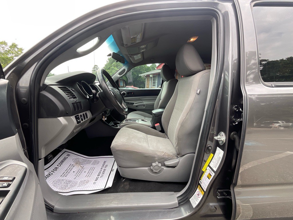 2015 Toyota Tacoma Image 14