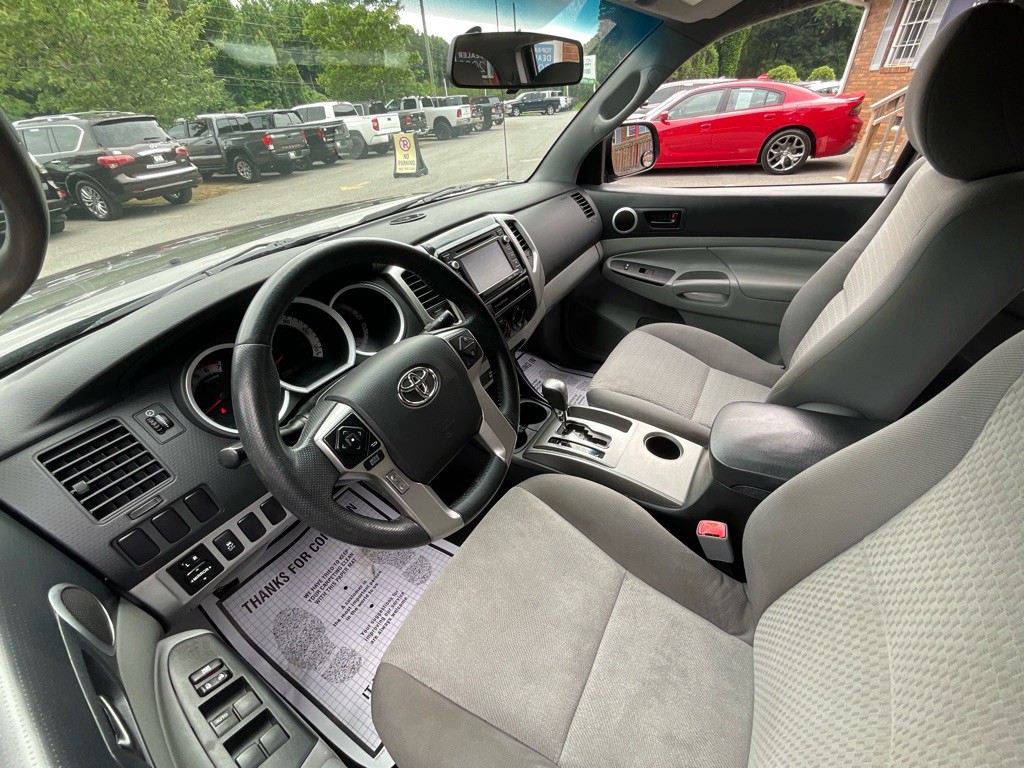 2015 Toyota Tacoma Image 15