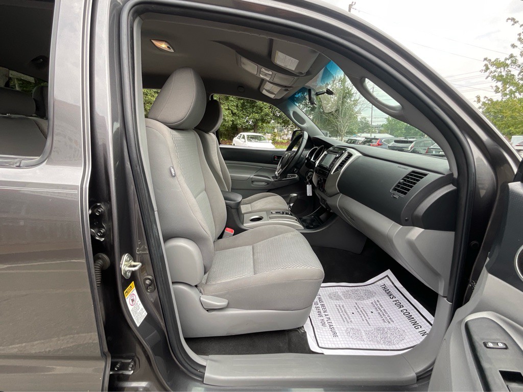 2015 Toyota Tacoma Image 17