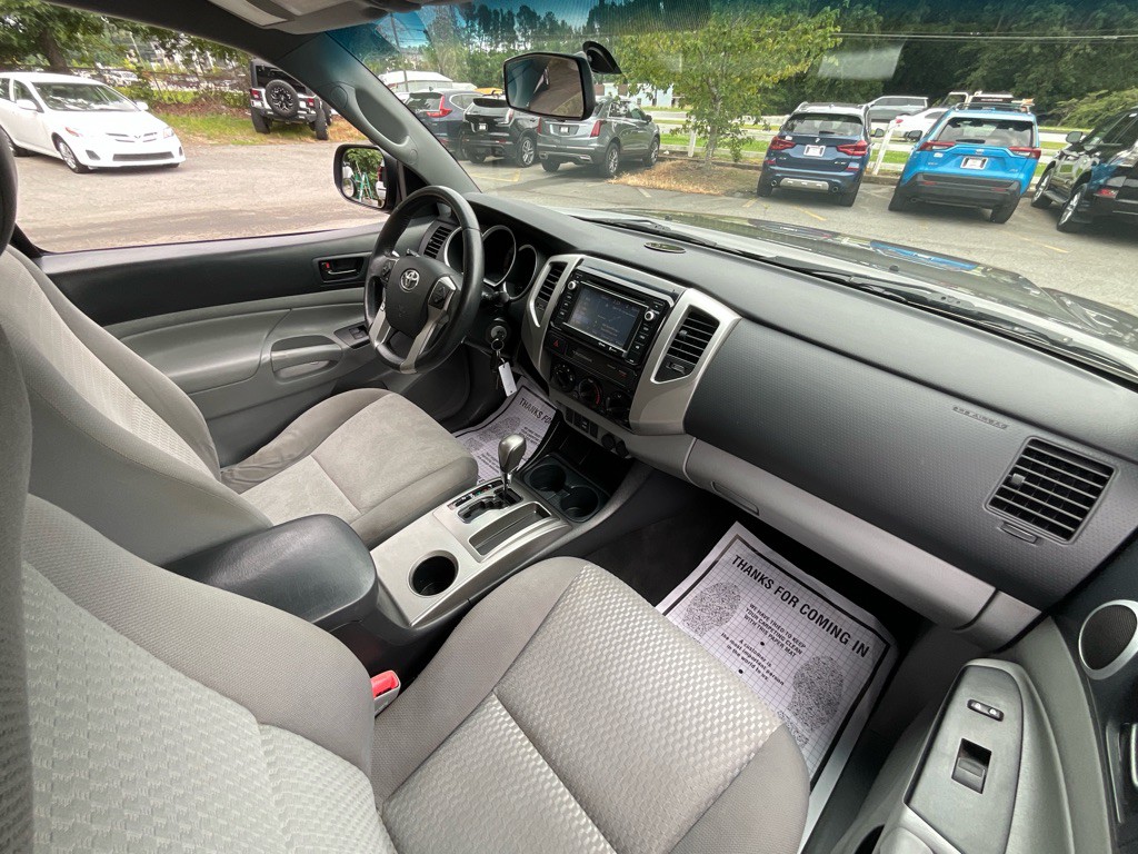 2015 Toyota Tacoma Image 18