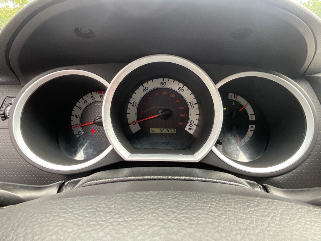 2015 Toyota Tacoma Image 26