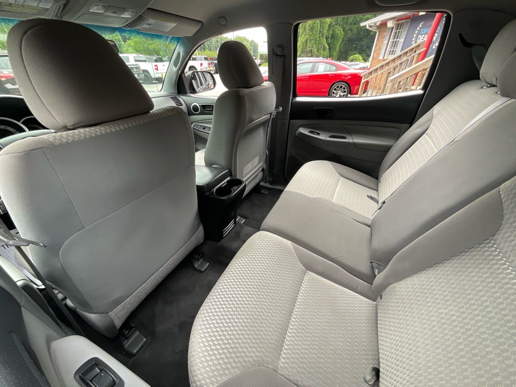2015 Toyota Tacoma Image 29