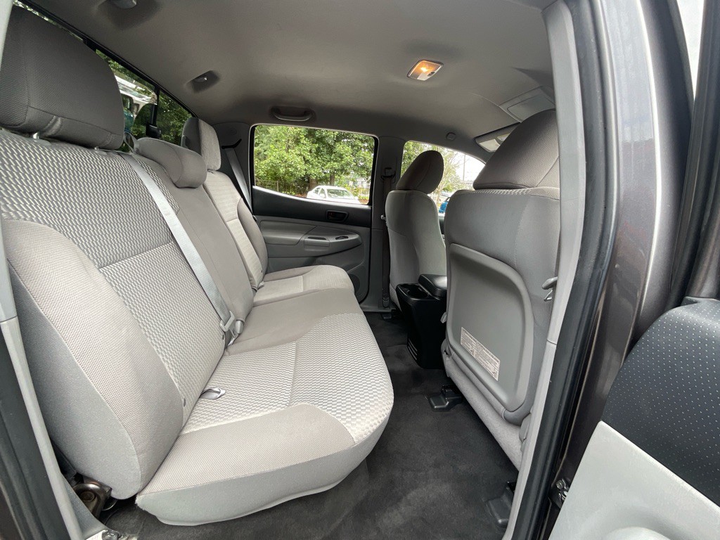 2015 Toyota Tacoma Image 31