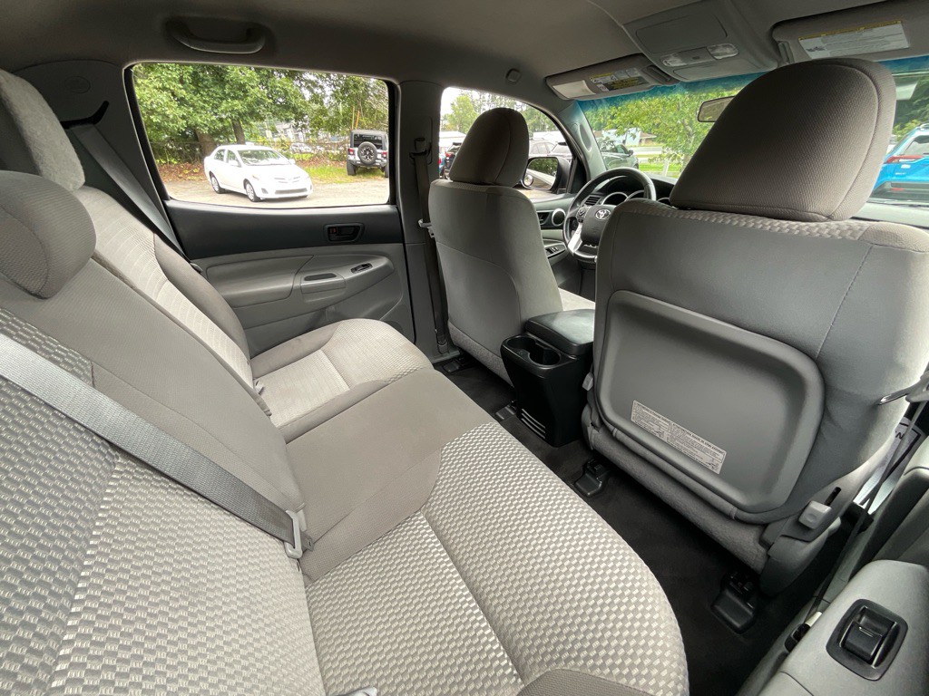 2015 Toyota Tacoma Image 32