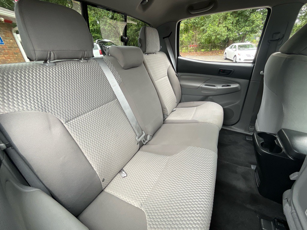 2015 Toyota Tacoma Image 33