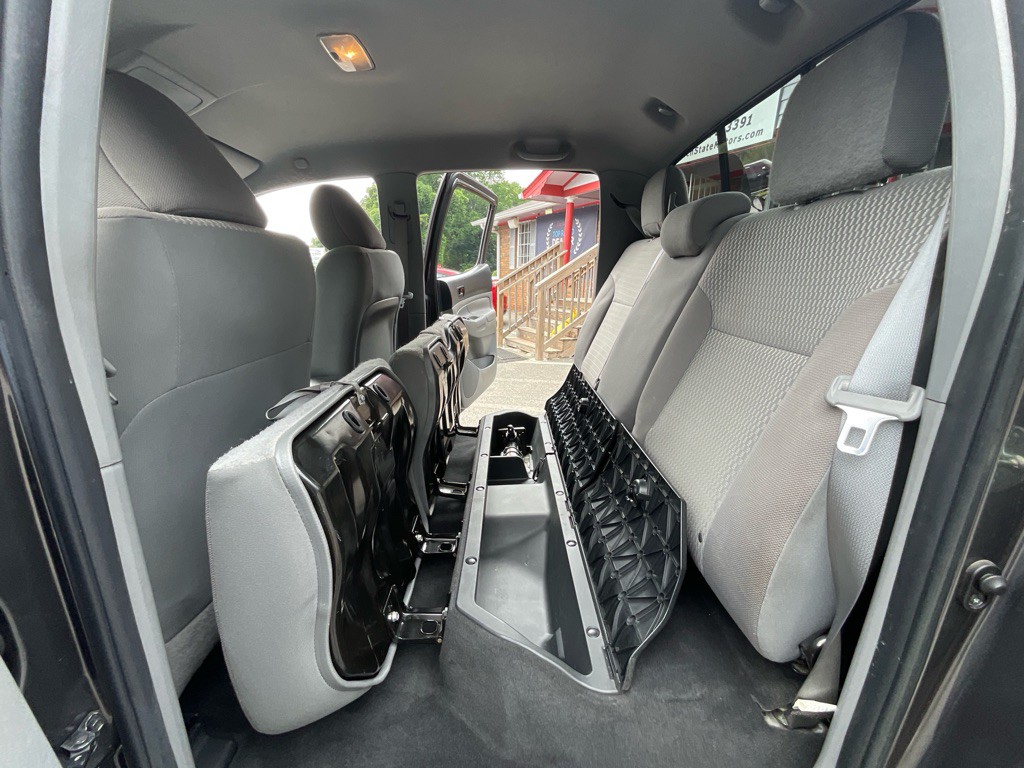 2015 Toyota Tacoma Image 35