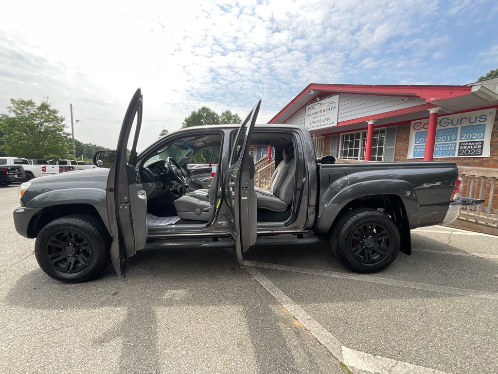 2015 Toyota Tacoma Image 38