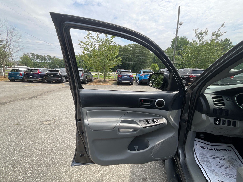 2015 Toyota Tacoma Image 40