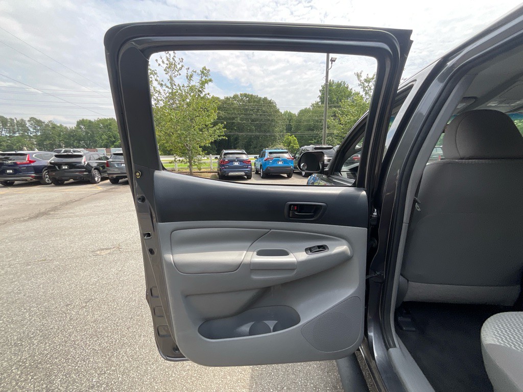 2015 Toyota Tacoma Image 43