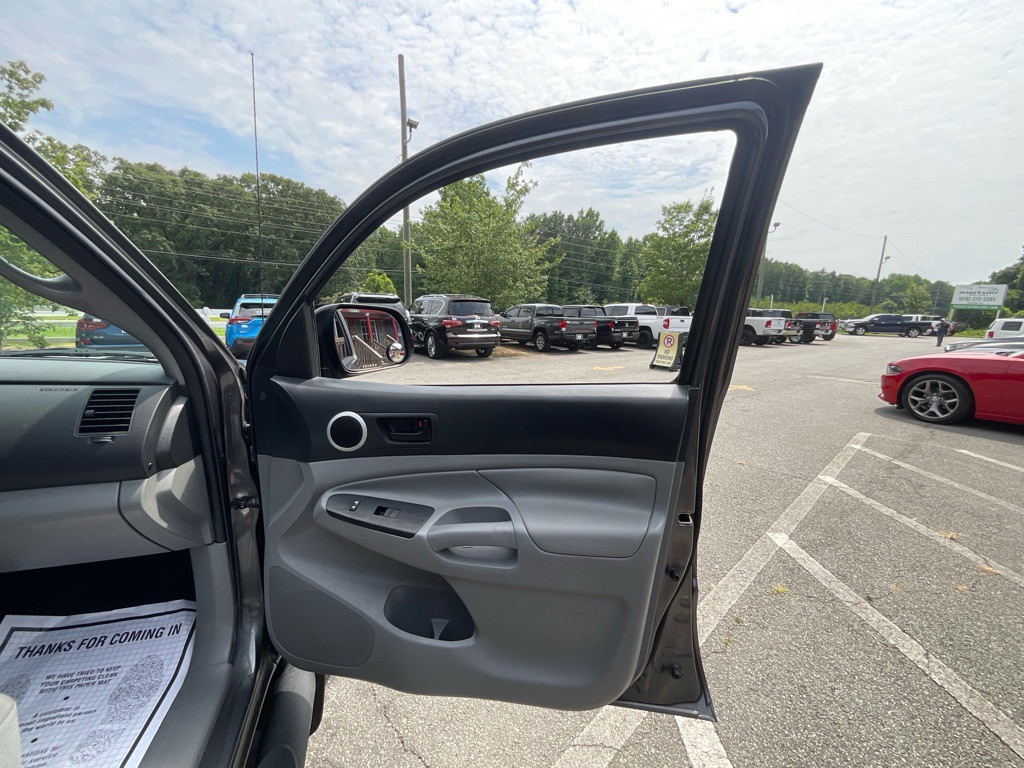 2015 Toyota Tacoma Image 44
