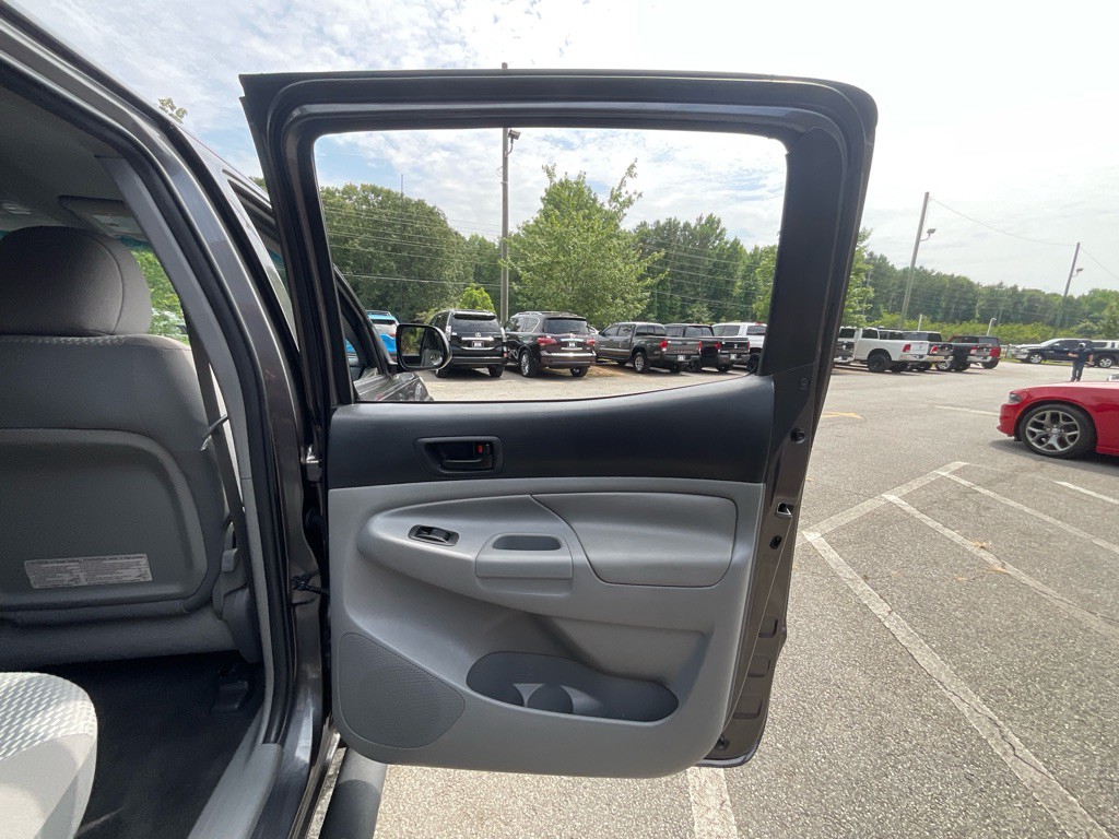2015 Toyota Tacoma Image 45