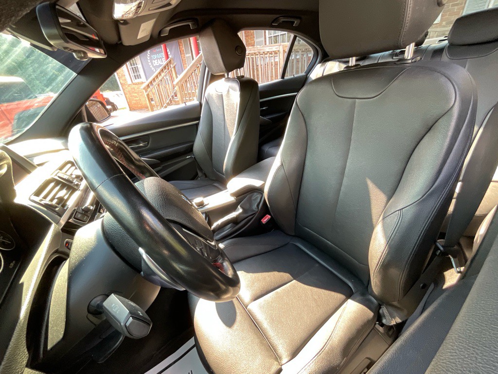 2018 BMW 3 Series Image 15