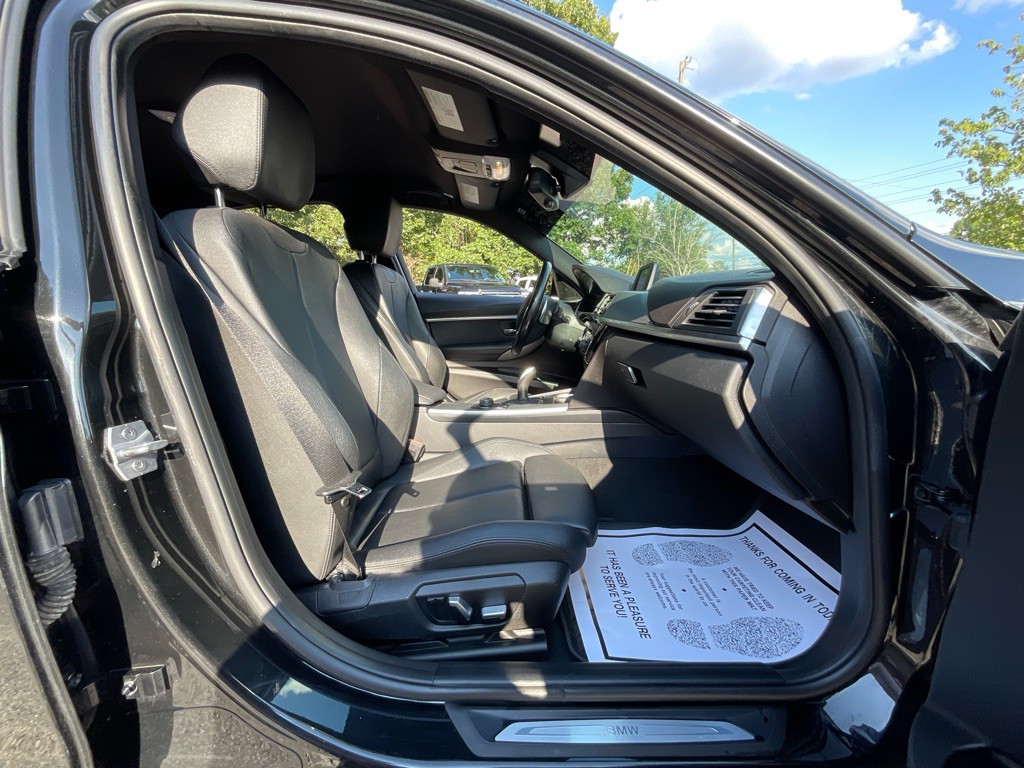 2018 BMW 3 Series Image 16