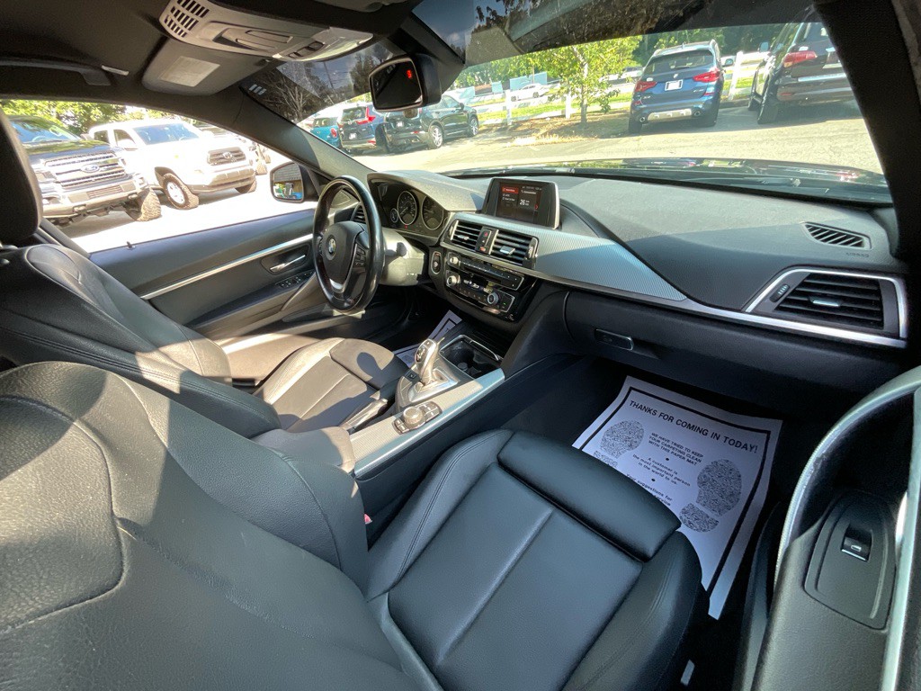 2018 BMW 3 Series Image 17