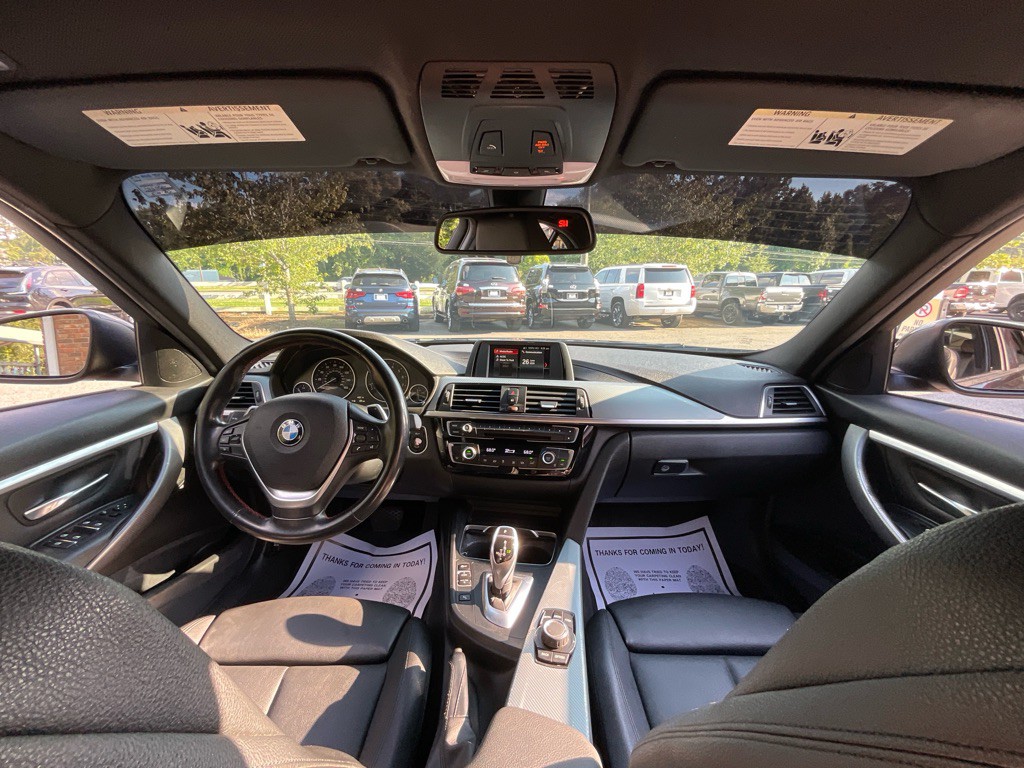 2018 BMW 3 Series Image 19