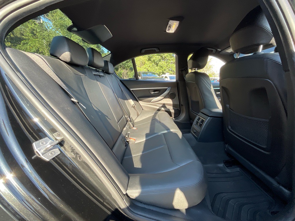 2018 BMW 3 Series Image 30