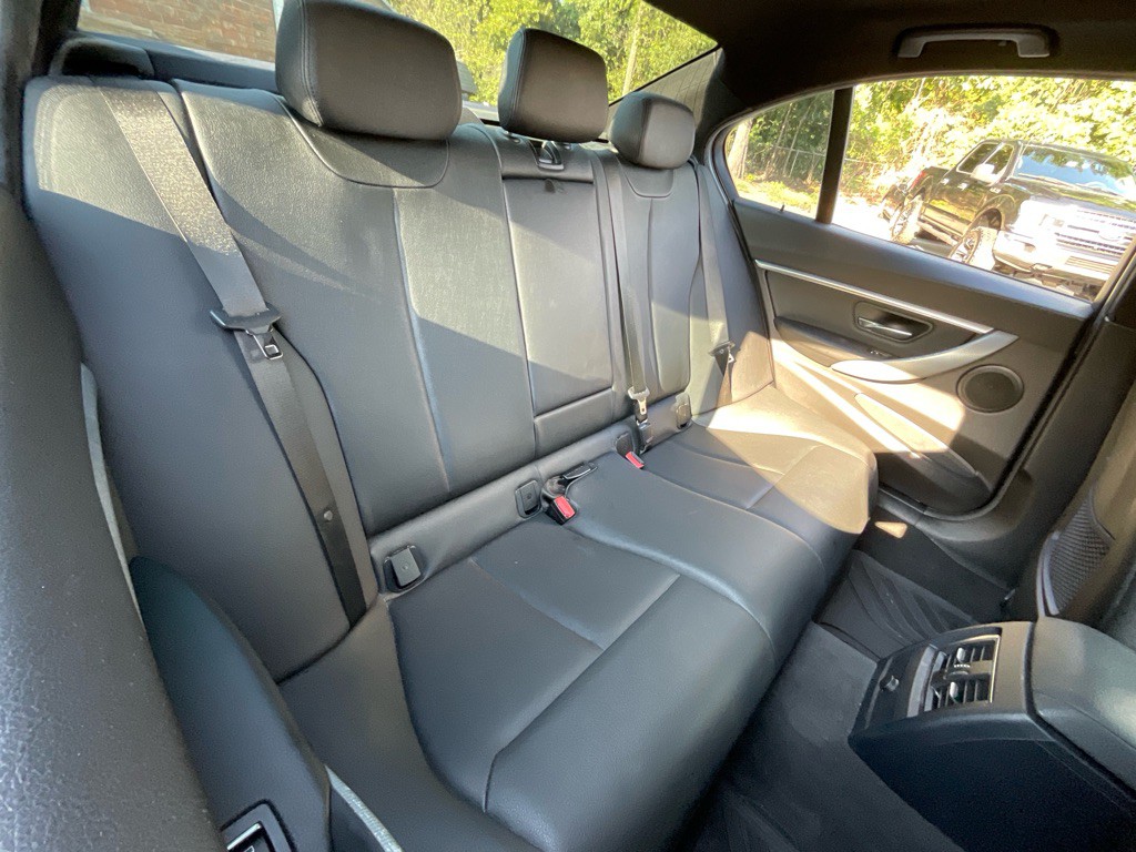 2018 BMW 3 Series Image 32